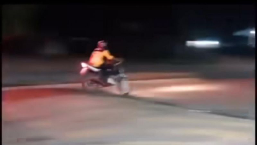 Motociclista foi detido pela Policia Militar em Filadélfia praticando direção perigosa.