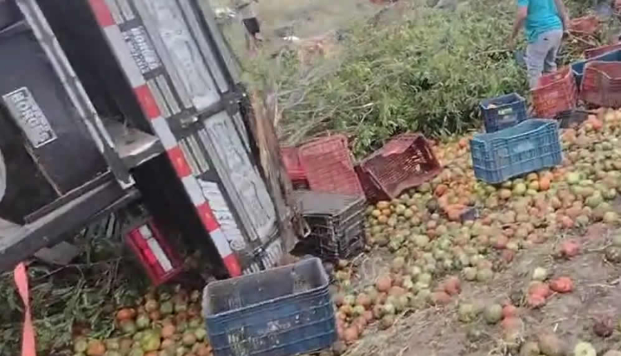 Grave acidente na BR 407 próximo a cidade de Ponto Novo.