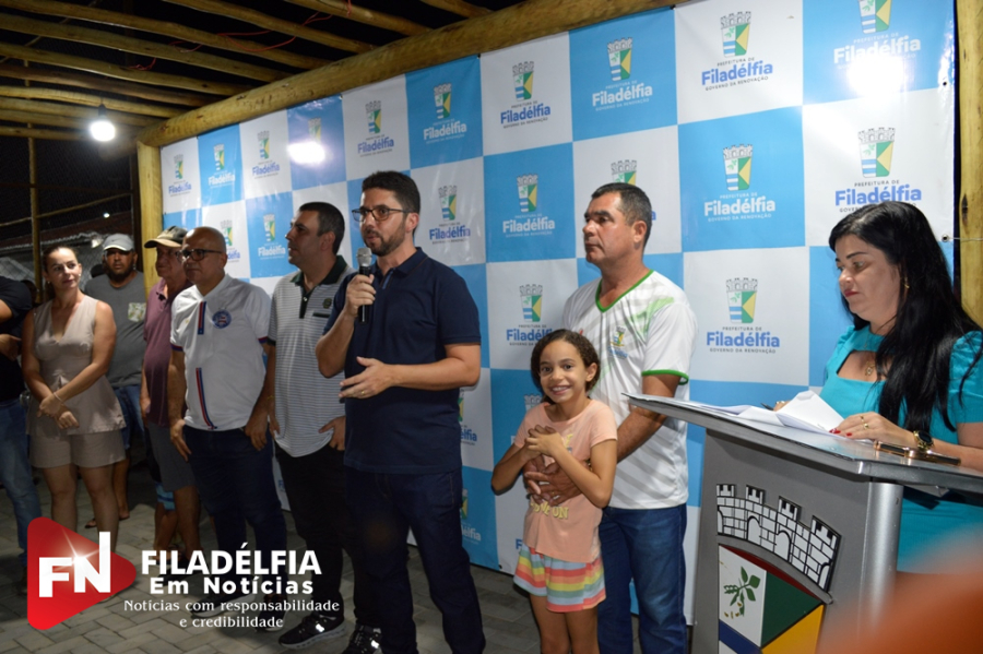 Prefeito Dr André entrega quadras de esportes na Praça Luiz Eduardo Magalhães